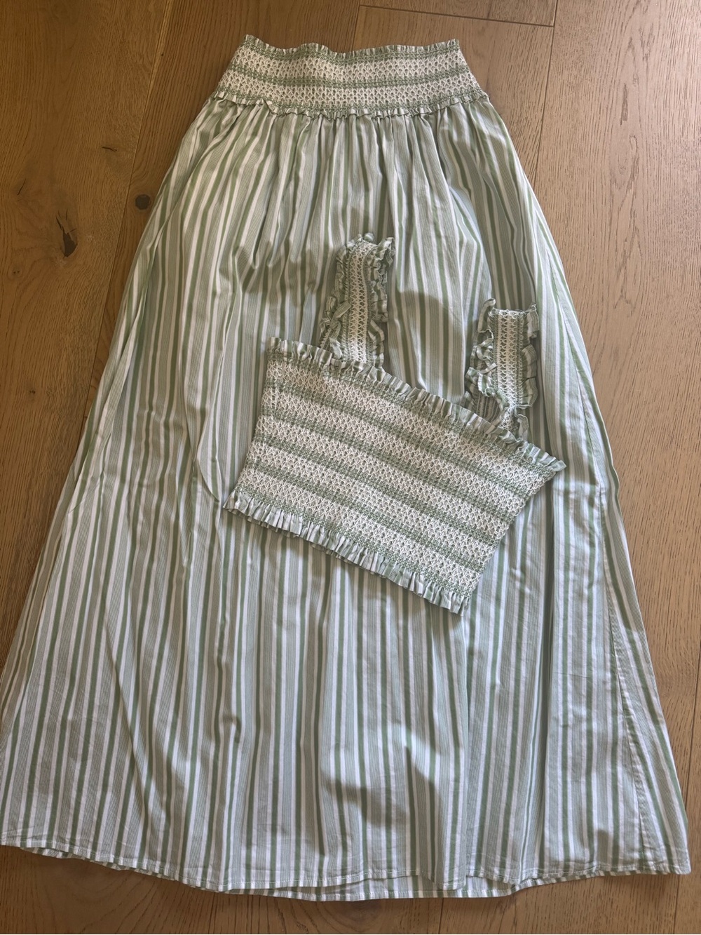Delphine nap skirt and matching top. Size medium skirt and size small top.